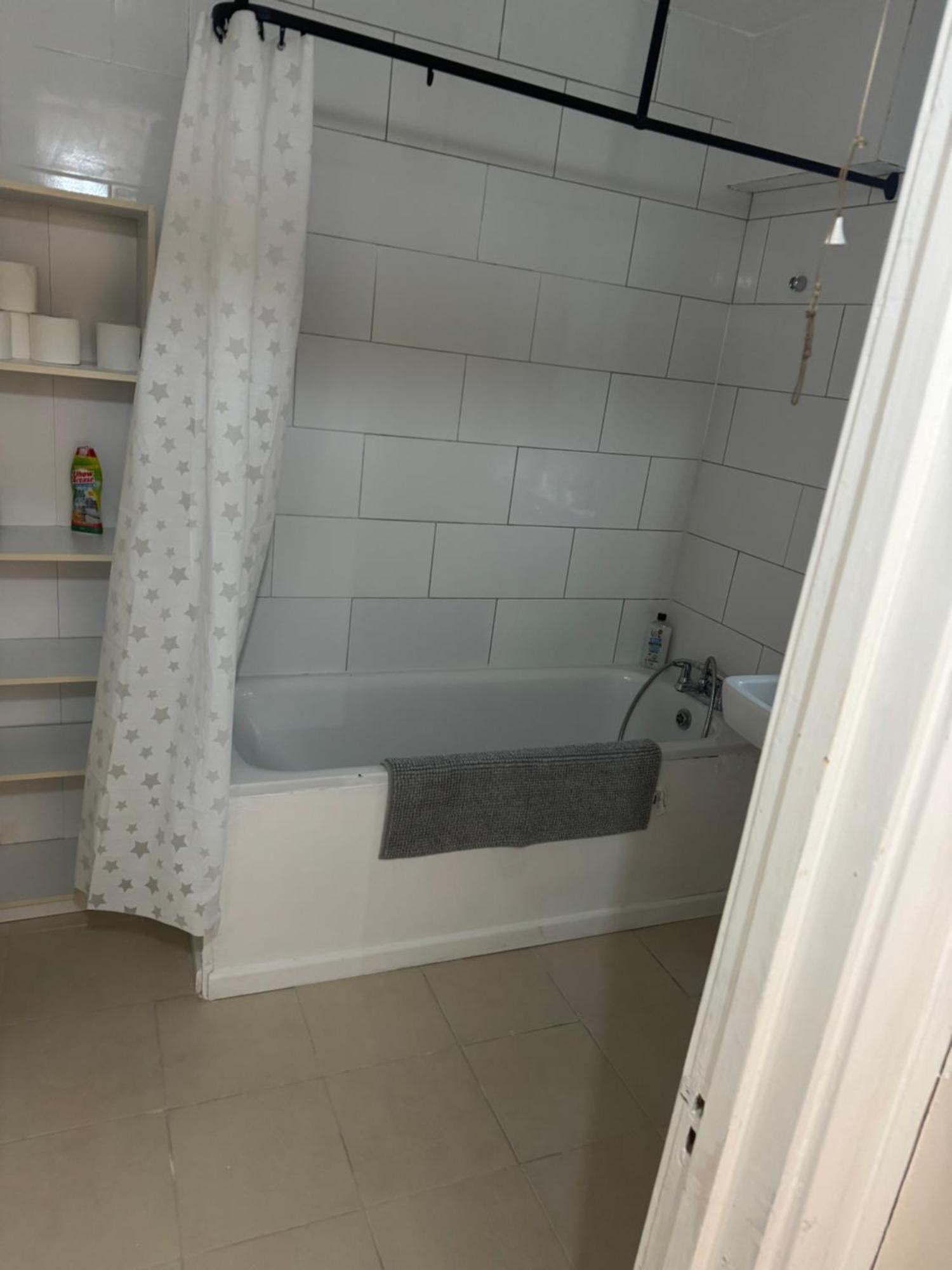 One Bedroom In Tower Bridge Road * Londra
