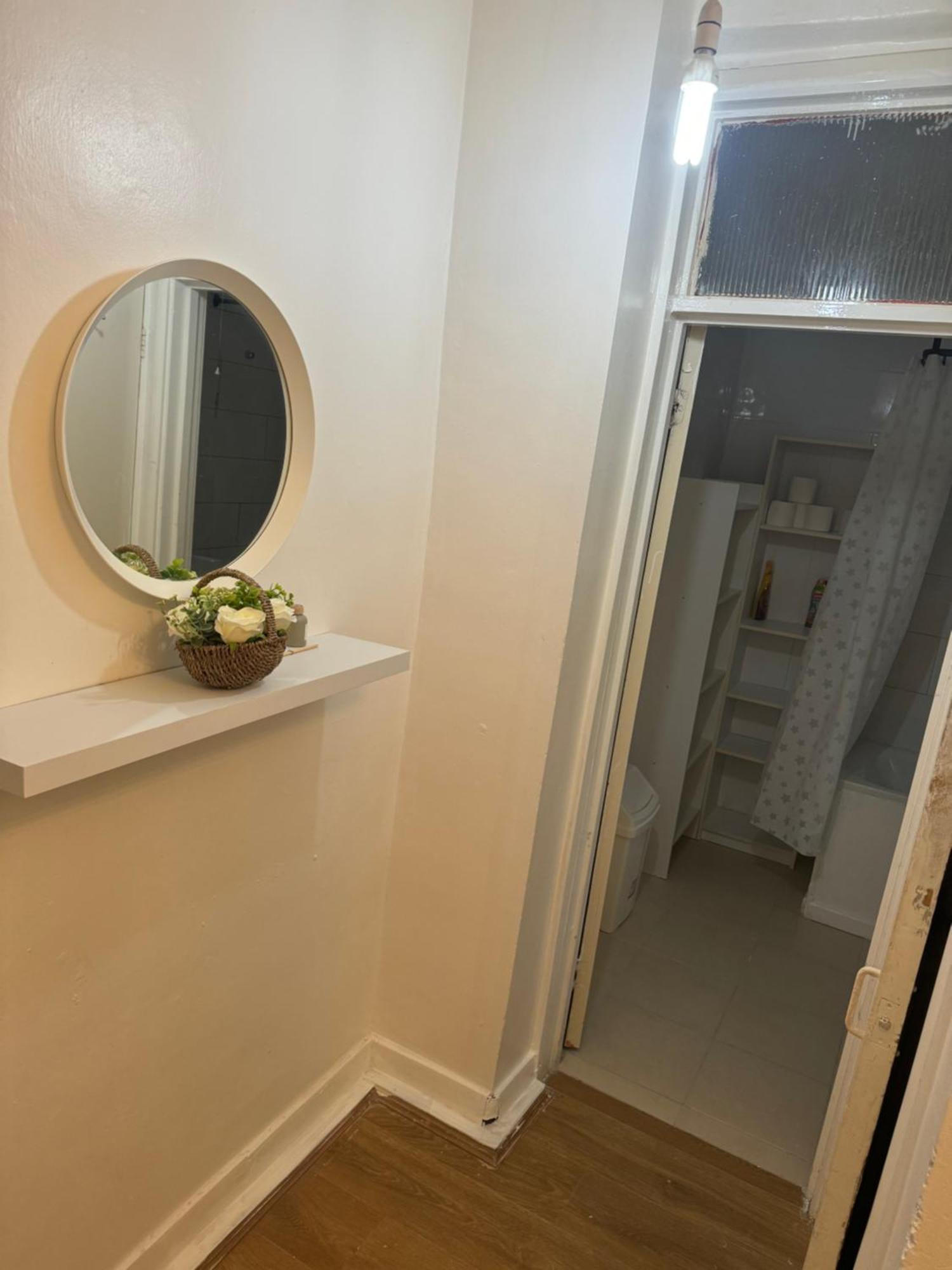 One Bedroom In Tower Bridge Road Londra